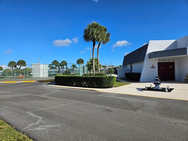 2886 E Fernley Dr Drive E 1, West Palm Beach, FL 33415
