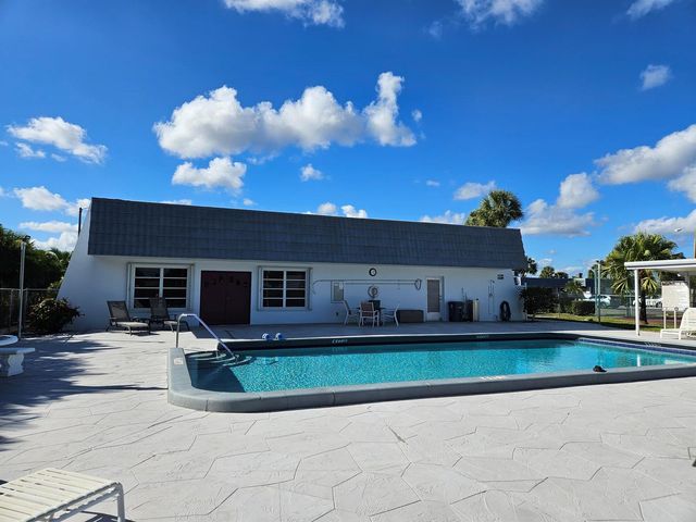2886 E Fernley Dr Drive E 1, West Palm Beach, FL 33415