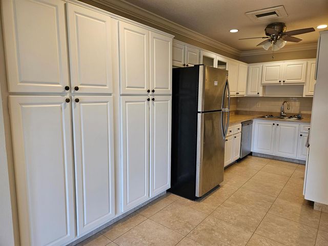 2886 E Fernley Dr Drive E 1, West Palm Beach, FL 33415