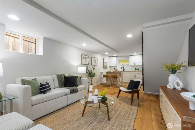 8254 Interlake Avenue N, Seattle, WA 98103