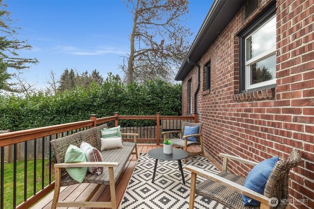 8254 Interlake Avenue N, Seattle, WA 98103