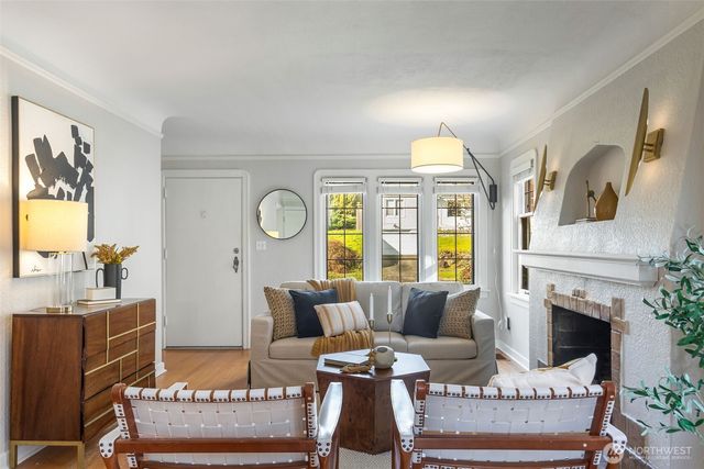 8254 Interlake Avenue N, Seattle, WA 98103