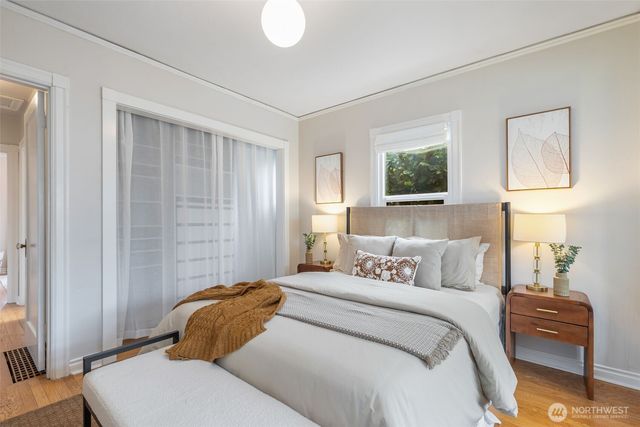 8254 Interlake Avenue N, Seattle, WA 98103