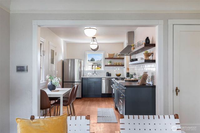 8254 Interlake Avenue N, Seattle, WA 98103