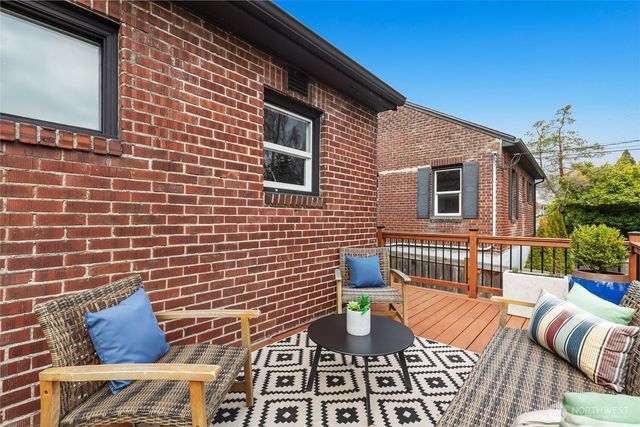 8254 Interlake Avenue N, Seattle, WA 98103