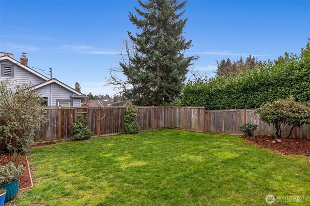 8254 Interlake Avenue N, Seattle, WA 98103