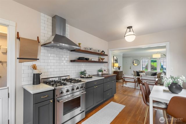 8254 Interlake Avenue N, Seattle, WA 98103