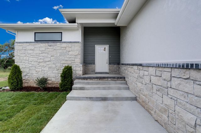 9010 E 33rd Cir S, Wichita, KS 67210