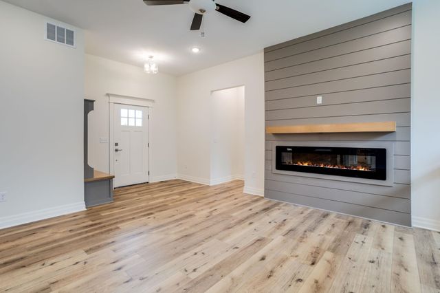 9010 E 33rd Cir S, Wichita, KS 67210