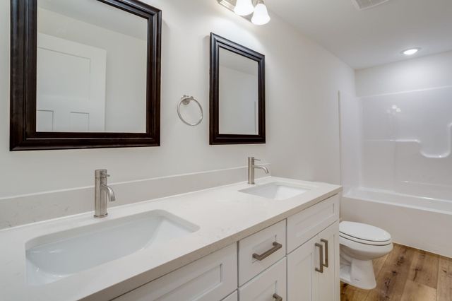 9010 E 33rd Cir S, Wichita, KS 67210