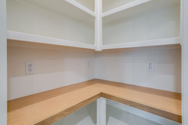 9010 E 33rd Cir S, Wichita, KS 67210