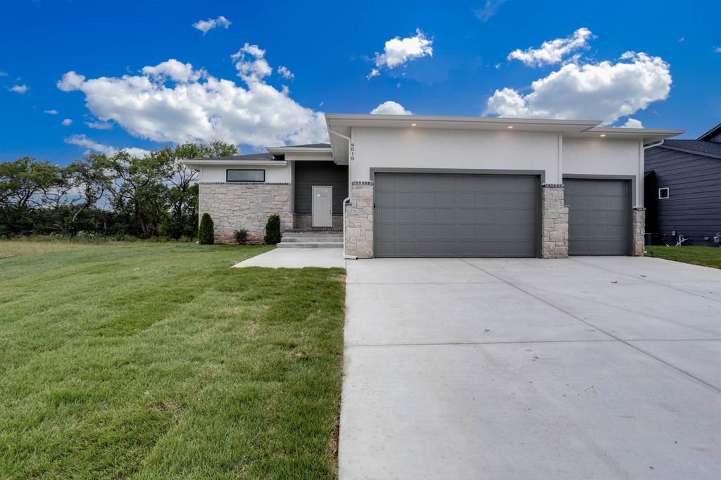 9010 E 33rd Cir S, Wichita, KS 67210
