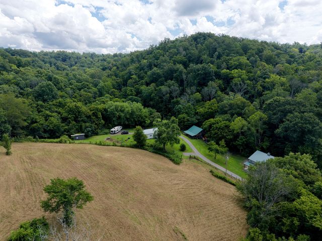 490 Ford Hollow Rd, Hartsville, TN 37074