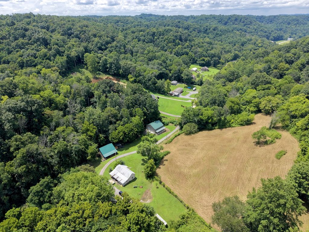 490 Ford Hollow Rd, Hartsville, TN 37074