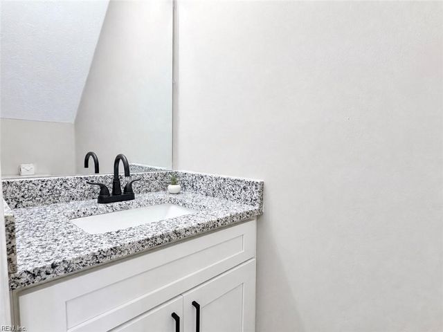 20 Cantamar CT, Hampton, VA 23664