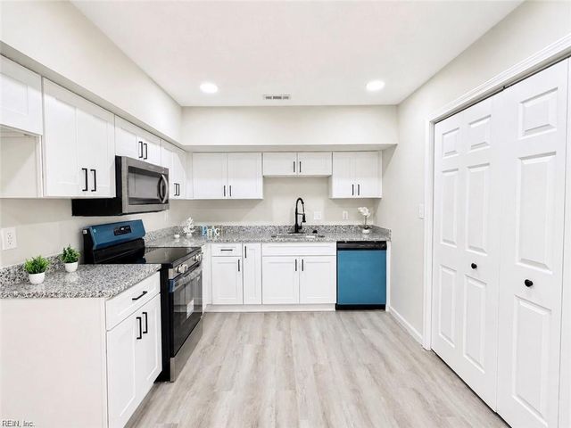 20 Cantamar CT, Hampton, VA 23664