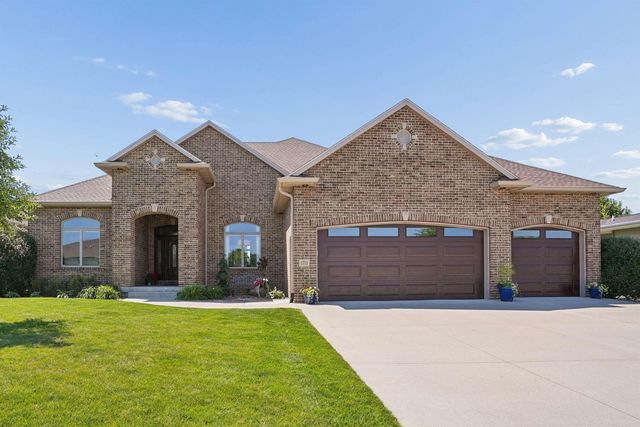 1711 Greenhill Drive, Cedar Falls, IA 50613