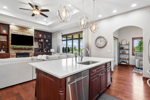 1711 Greenhill Drive, Cedar Falls, IA 50613