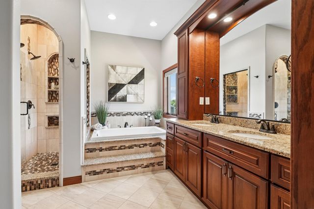 1711 Greenhill Drive, Cedar Falls, IA 50613
