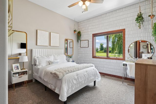 1711 Greenhill Drive, Cedar Falls, IA 50613