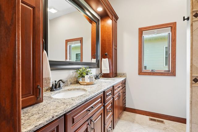 1711 Greenhill Drive, Cedar Falls, IA 50613