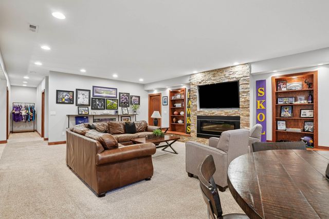 1711 Greenhill Drive, Cedar Falls, IA 50613
