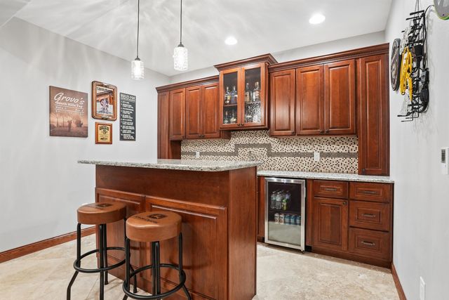 1711 Greenhill Drive, Cedar Falls, IA 50613