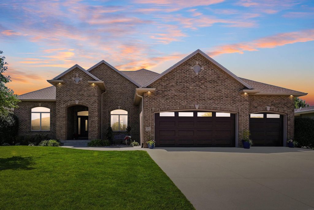 1711 Greenhill Drive, Cedar Falls, IA 50613
