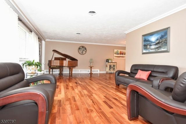 7 Jefferson Pl, Wayne Twp., NJ 07470