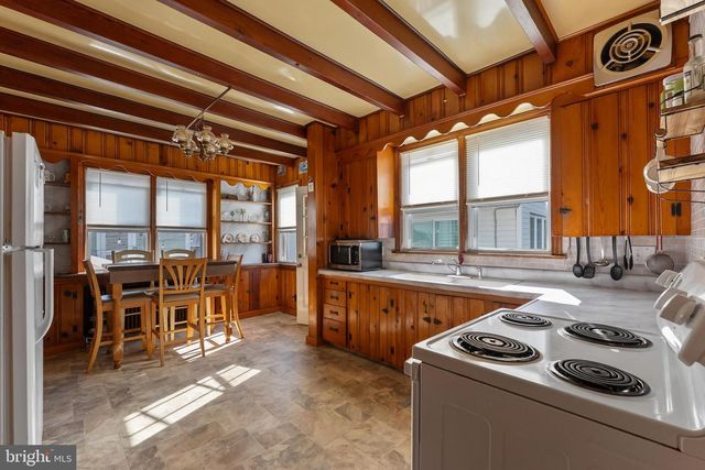 221 W 25TH AVE, Wildwood, NJ 08260