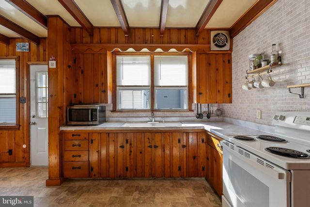 221 W 25TH AVE, Wildwood, NJ 08260