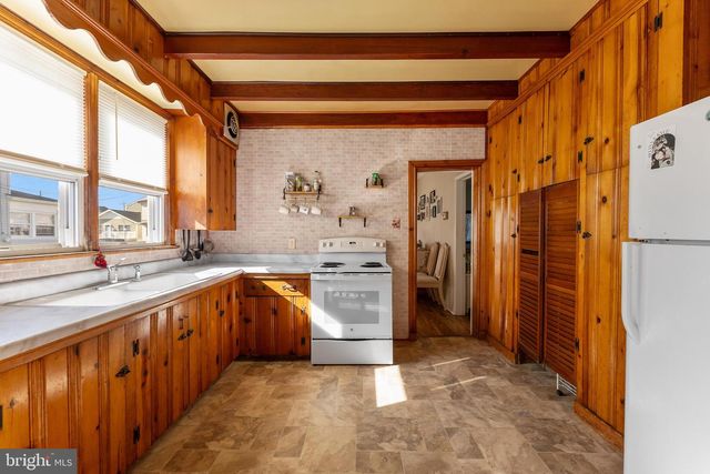 221 W 25TH AVE, Wildwood, NJ 08260