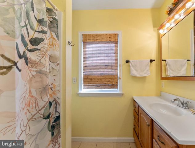 221 W 25TH AVE, Wildwood, NJ 08260