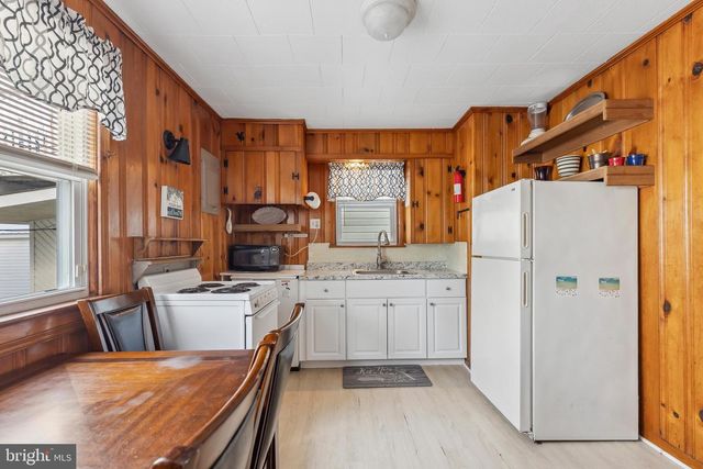 221 W 25TH AVE, Wildwood, NJ 08260