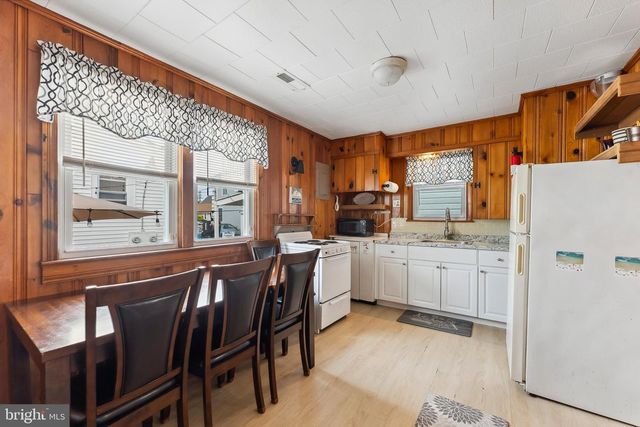 221 W 25TH AVE, Wildwood, NJ 08260