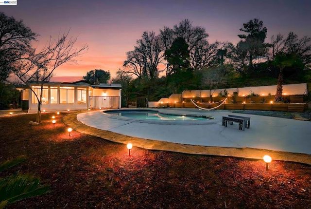 209 209 Gerry Ct, Walnut Creek, CA 94596