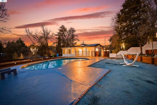 209 209 Gerry Ct, Walnut Creek, CA 94596