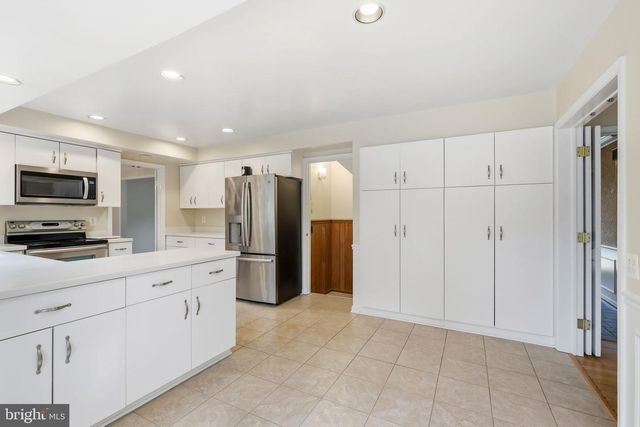 12740 LINCOLNSHIRE DR, Potomac, MD 20854