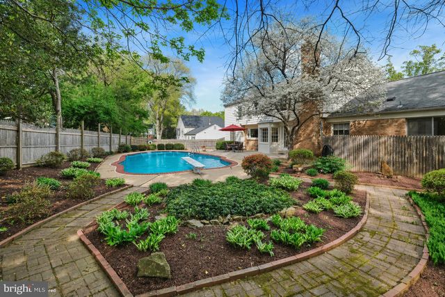 12740 LINCOLNSHIRE DR, Potomac, MD 20854