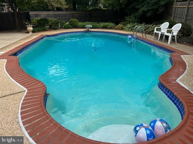 12740 LINCOLNSHIRE DR, Potomac, MD 20854