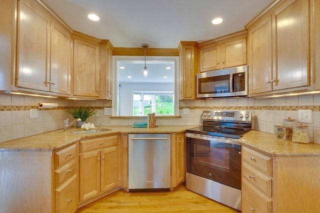 29 Parker Rd, Needham, MA 02494