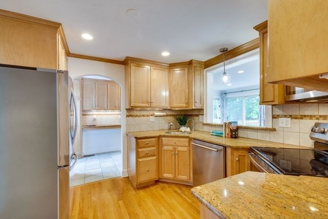 29 Parker Rd, Needham, MA 02494