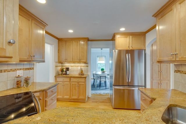 29 Parker Rd, Needham, MA 02494