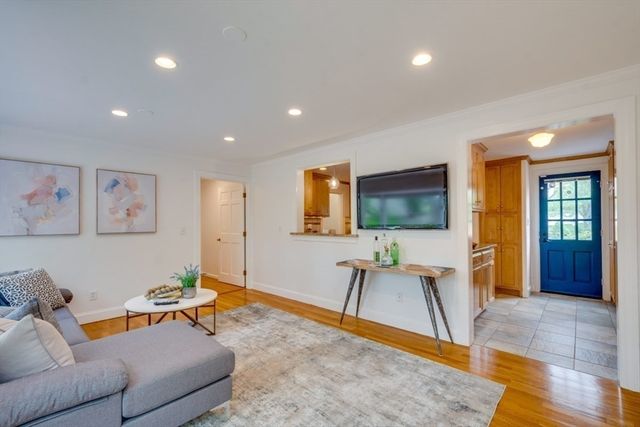 29 Parker Rd, Needham, MA 02494