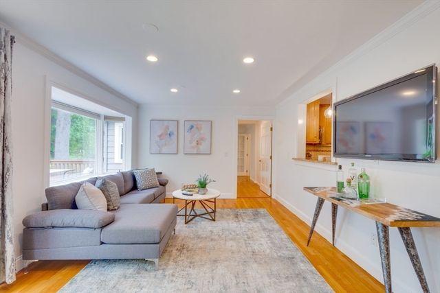 29 Parker Rd, Needham, MA 02494