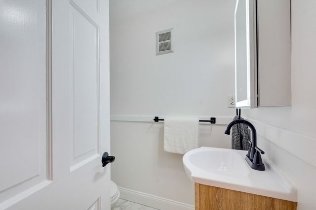 29 Parker Rd, Needham, MA 02494