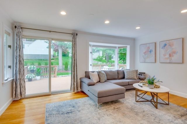 29 Parker Rd, Needham, MA 02494