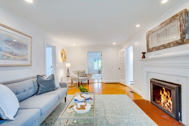 29 Parker Rd, Needham, MA 02494