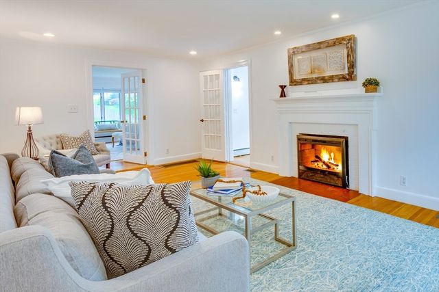 29 Parker Rd, Needham, MA 02494