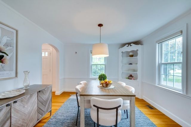 29 Parker Rd, Needham, MA 02494